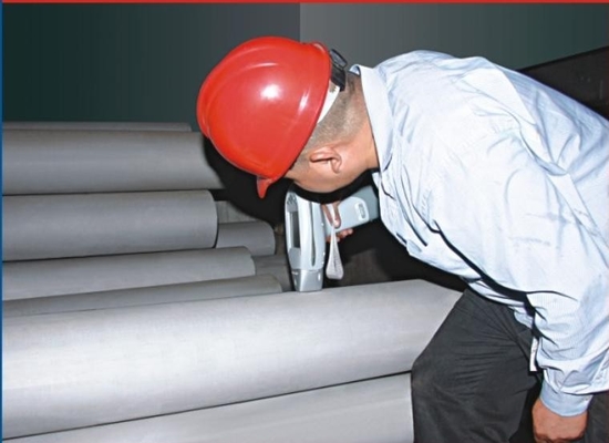 Plain Surface Hastelloy Pipe Seamless / Welded Beveled End Pipes Customized Diameter